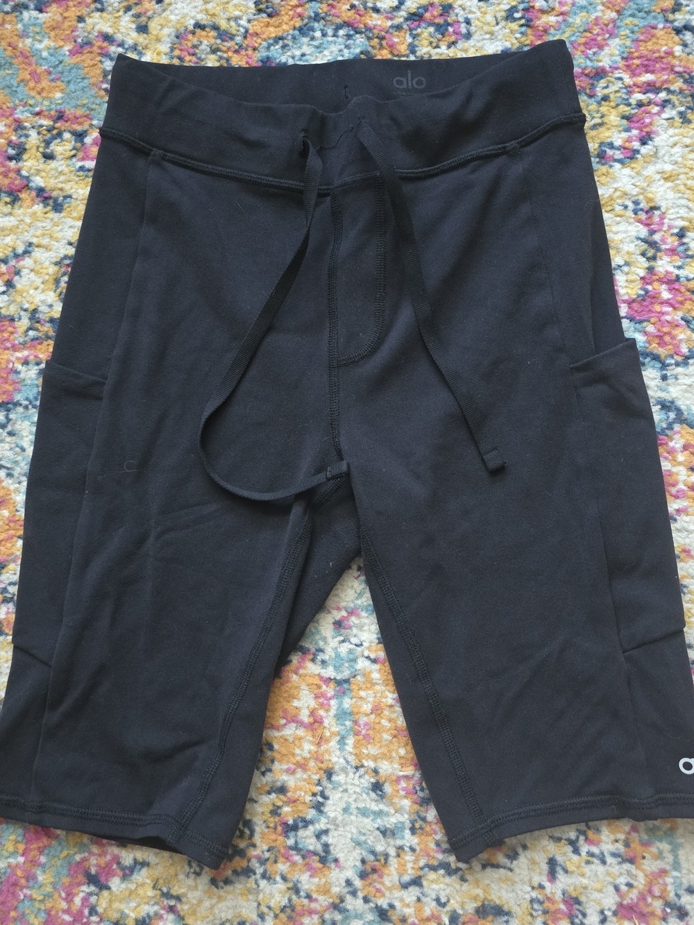 ALO Yoga Black Women's Bike Shorts with Drawstring Waist And Pockets!